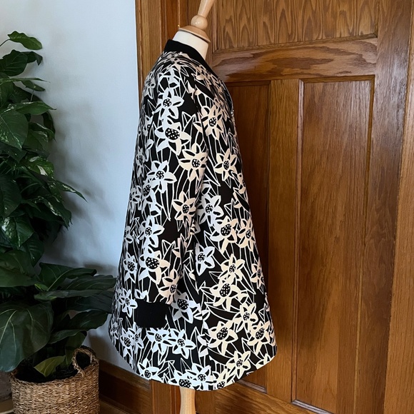 ASOS Silky Swing Trapeze Short Coat Jacket Spring Black White Floral Size 6 - Picture 2 of 10